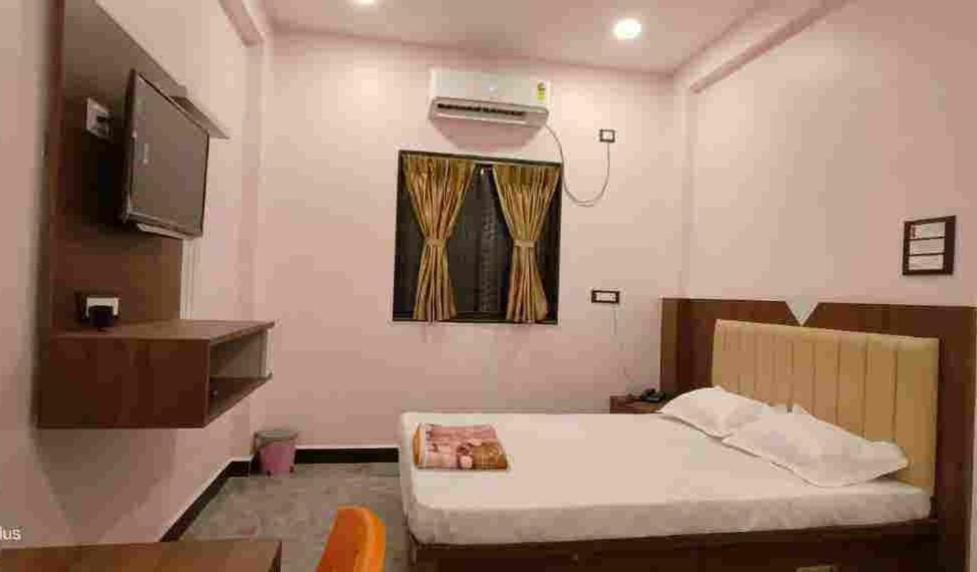 Hotel Vaishnavi Bhadji Kültér fotó
